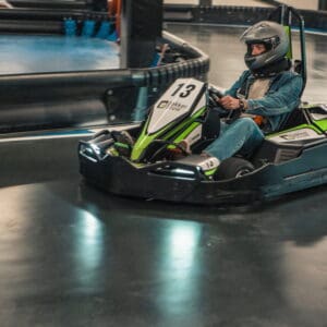 E-karting op de kartbaan in Schagen